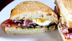 Tuňákový burger