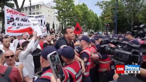 Albánci protestují proti stavbě sídla Trumpova zetě