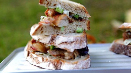 Selský sendvič s vepřovými špalíčky