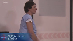 Sestřičky (42): Nepovedené záběry - Znáte to, když máte úplnou tmu a nevíte, co je v textu...