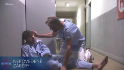 Sestřičky (17) - Nepovedené záběry – Hofbauer na chodbě