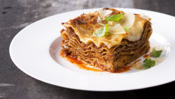 Lasagne alla Bolognese (Lasagne s boloňskou omáčkou)