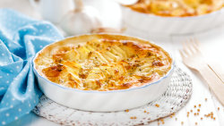 Patate gratinate al latte (Zapečené brambory v mléce)