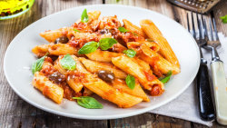 Penne alla puttanesca (Penne a la “bordel”)