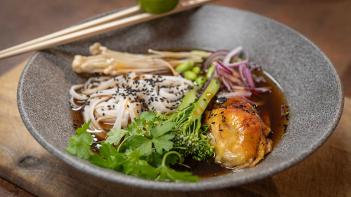 Pho polévka s pečeným kuřetem (Cibule Bistro, díl 8)