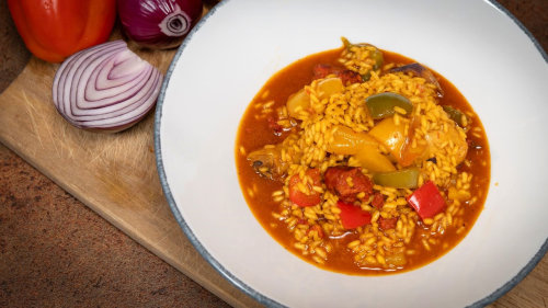 Paella s chorizem a kuřecím masem (Cibule Bistro, díl 7)