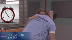 Sestřičky (61): Nepovedené záběry -  Při milostných scénách se štáb na herce zadívá, až zapomenou na svou práci