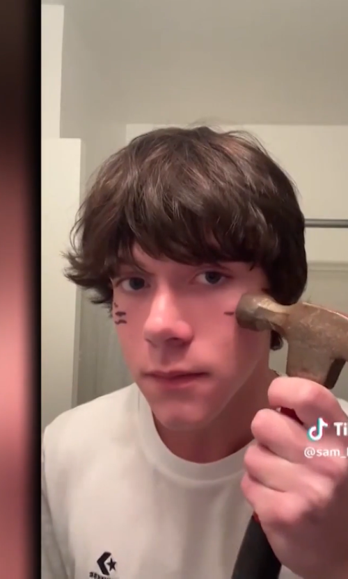 Nový trend na vzhled mladých mužů