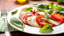 Insalata Caprese (Salát Caprese)