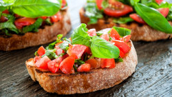 Bruschetta se salsou z rajčat