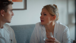 Primářka Molnárová vyjede po Petrovi – Kamarádi (74)