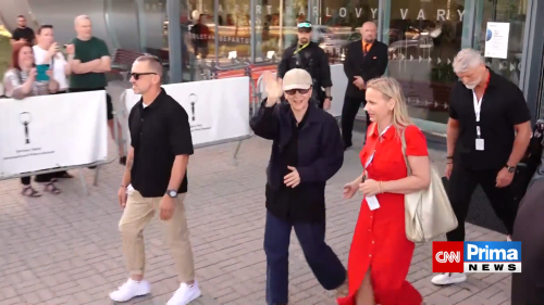 Juliette Binoche přiletěla do Karlových Varů na KVIFF 2026