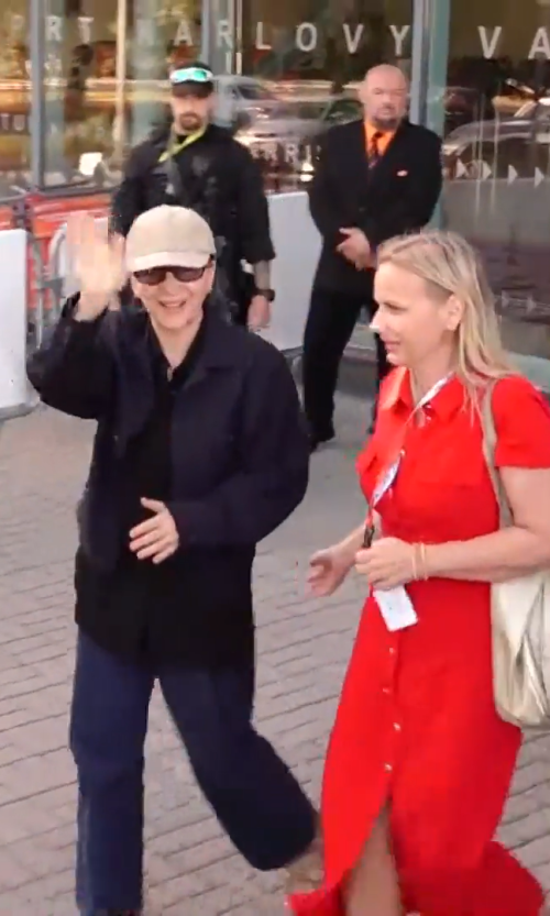 Juliette Binoche přiletěla do Karlových Varů na KVIFF 2026