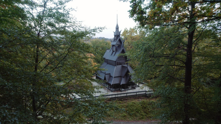 Vražda, žhářství a satanismus