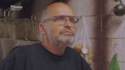 Nevydělá ani na hokej - Ano, šéfe! z restaurace Ořechovka