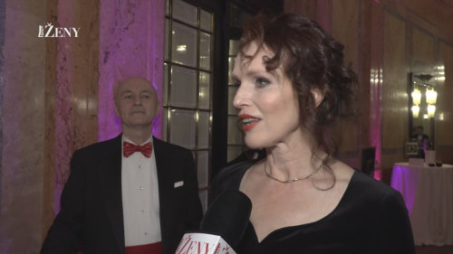 Sára Saudková vyvedla do společnosti záhadného gentlemana