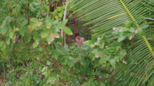 Petr strávil u zrcadla delší dobu než Emma - Honeymoon – líbánky k nepřežití (55)