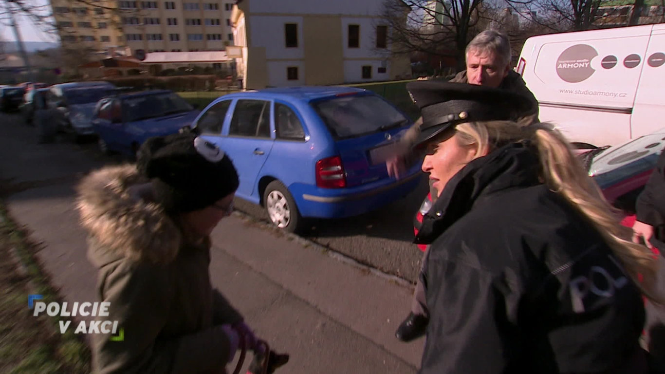 Pokousaný muž / Zlodějka v hospodě / Feťák s krumpáčem / Za plotem