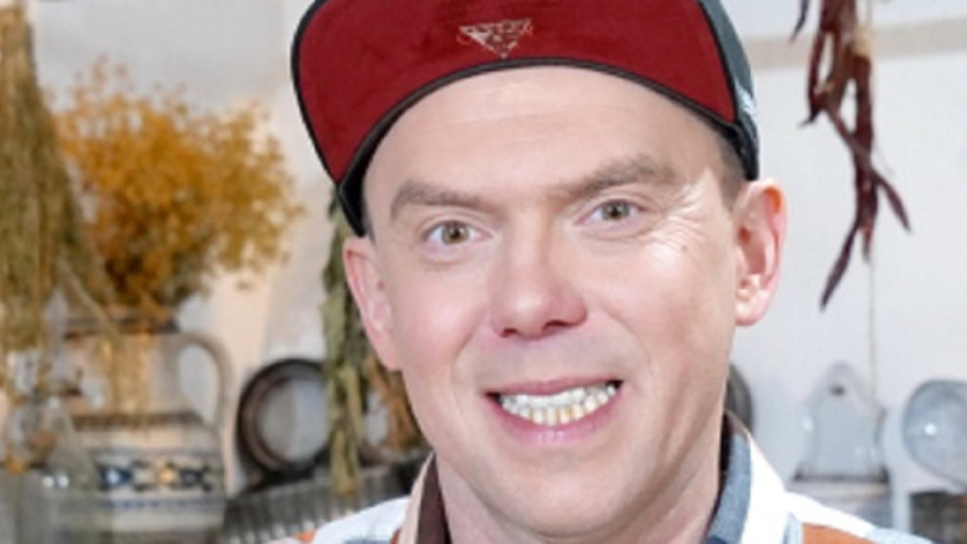 Dekorace plechovek, zlepšovák na prosévání hlíny, jablečná a cuketová hořčice, cottage pizza