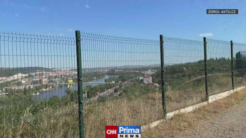 Pád osoby ze skály v Praze (zdroj: AKTU.cz)