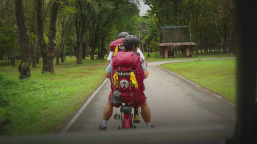 Vávra a Tomáš jsou Je lýtka - Asia Express