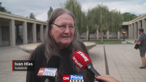 Ivan Hlas na pohřbu Richarda Tesaříka