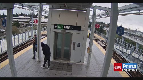 V USA chtěl strčit muže pod vlak