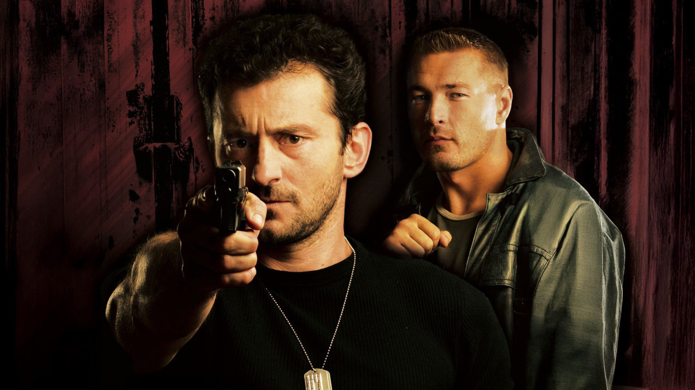 Po hlavě... do prdele