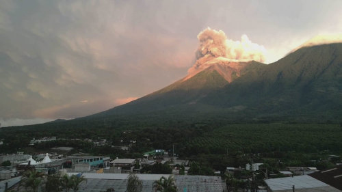 Sopka Fuego v Guatemale opět běsní
