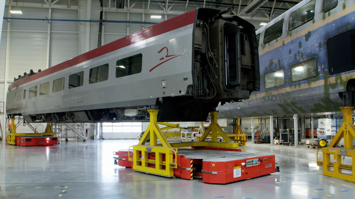 Po dvaceti letech na kolejích a více než 15 milionech projetých kilometrů musí vlak TGV na kompletní údržbu. Jak probíhá čtyřměsíční renovace francouzského rychlovlaku?