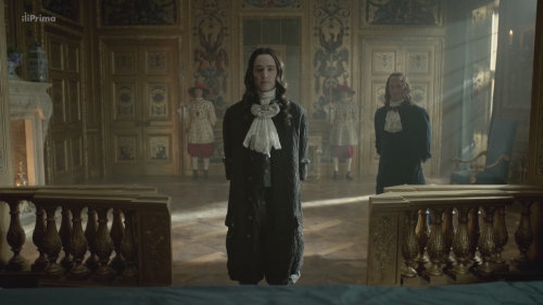 Versailles (9): Nový král