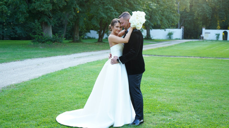 Natálie a Marek - seznámení na Stodolní a svatba na zámku.
