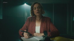 Vanda Chaloupková jako podezřelá u výslechu - Hrdina (S01E09)