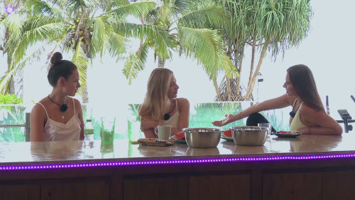 AYTO (S1E2) - Petr po noci u Marušky v posteli budí rozruch