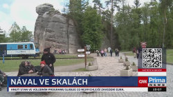 Nával turistů v Adršpašských skalách