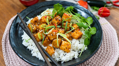 Smažené tofu ve sladkokyselé omáčce