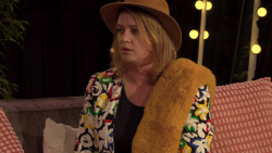 Kostýmy v nahé seznamce?