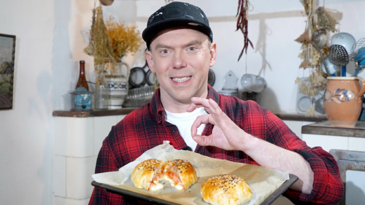 Trakař na květiny, léčivé lusky, žirafí bábovka, pítko pro ptáky, zapečený hermelín