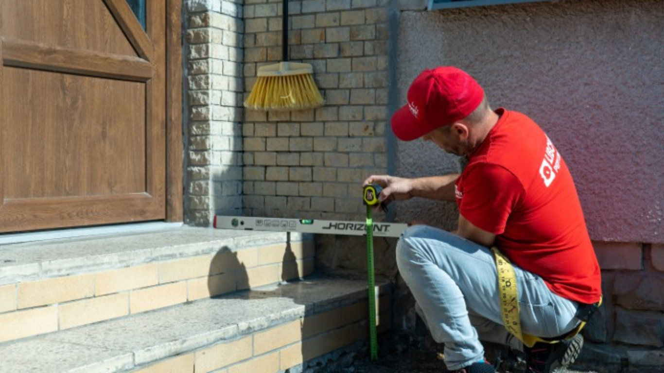 Renovace schodiště, oprava kapajícího kohoutku