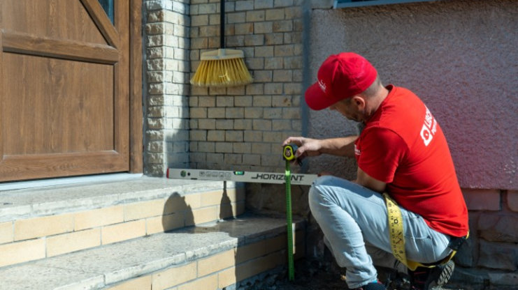 Renovace schodiště, oprava kapajícího kohoutku