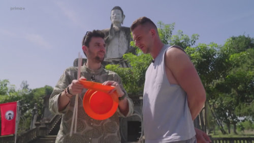 Vašek koupil Jakubovi nadívanou žábu - Asia Express