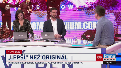 Oblíbená moderátorská dvojice CNN Prima NEWS přezpívala vánoční pecku