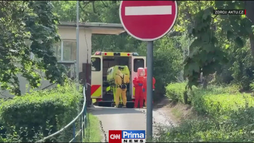 Příjezd pacientky s podezřením na ebolu na Bulovku (zdroj: AKTU.cz)