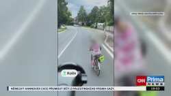 Cyklistka blokovala kamion