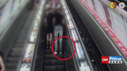 Mladíci v metru zapálili eskalátor