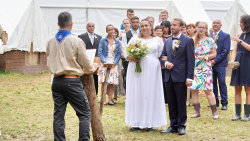 Natálie a Tomáš - svatby na skautském táboře.