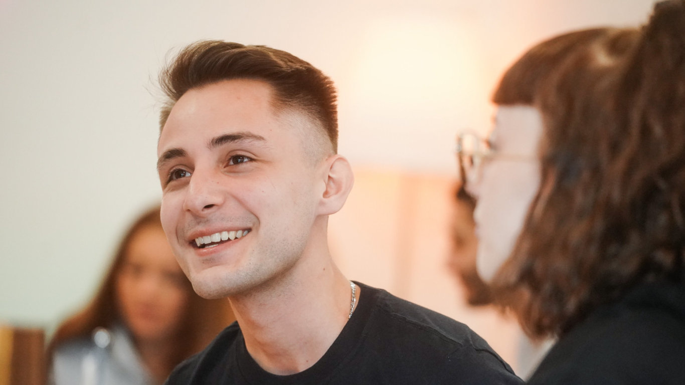 Noční show: Večírek s Freecscootem a noční hádka Simony a Vojty