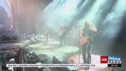 Kapela Lucie na deštivém festivalu