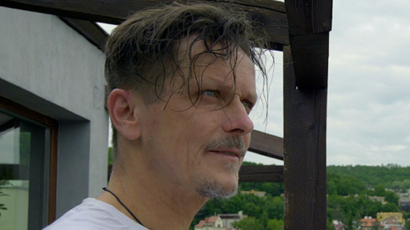 Každej ví kulový