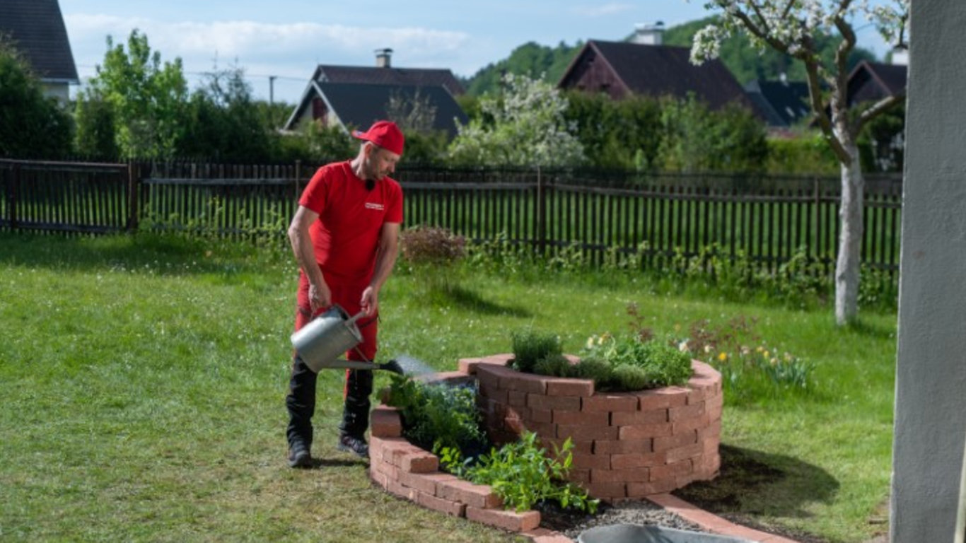 Bylinková spirála, servisní otvor pro uzávěr vody